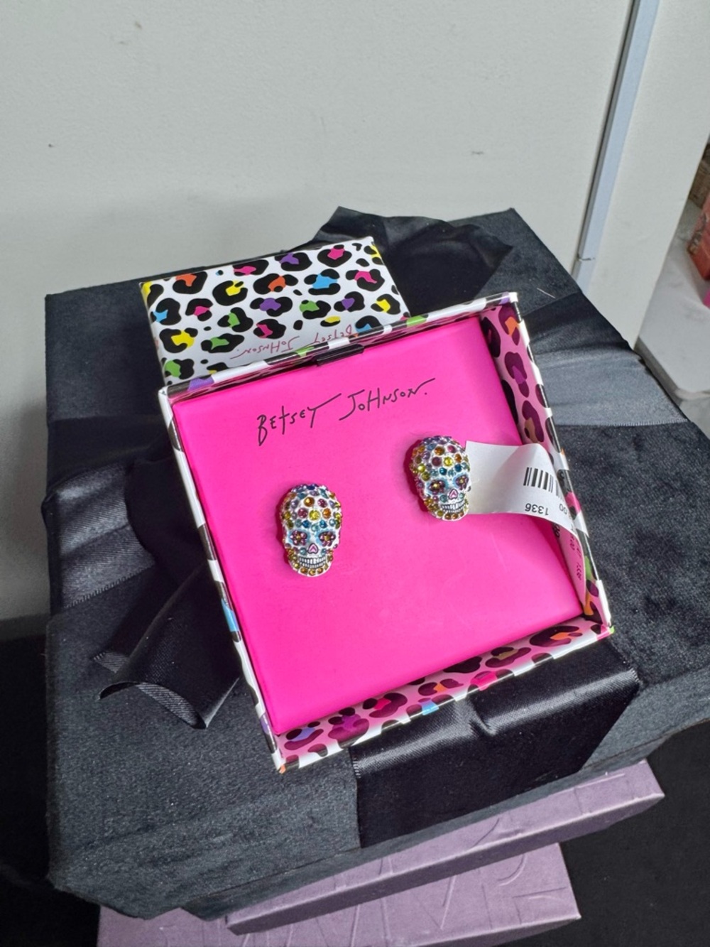 Betsey Johnson Crystal Skull Stud Earrings Multicolor NWT - Picture 1 of 2